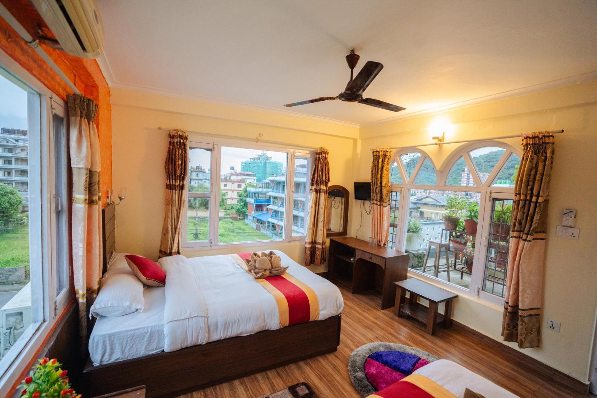 Hotel Himalayan Inn Pokhara Exterior photo