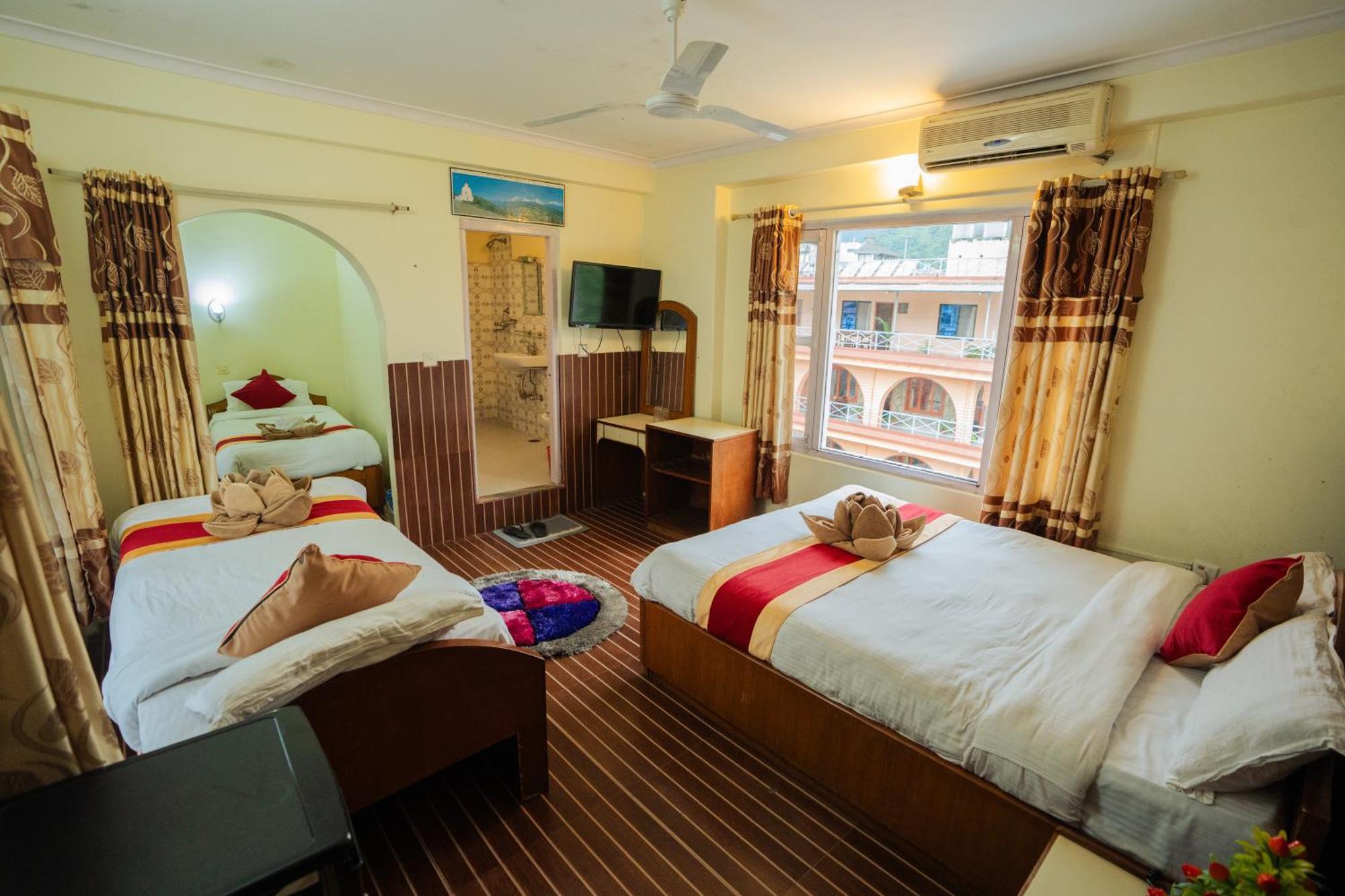 Hotel Himalayan Inn Pokhara Exterior photo